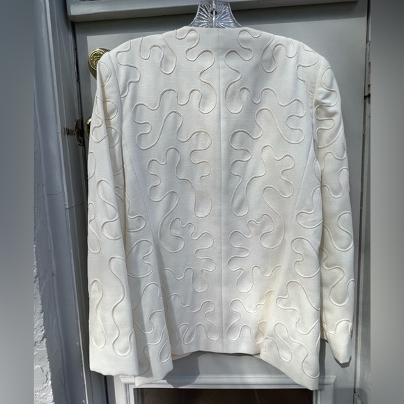 Beautifully Detailed Two-Piece Preston & York Special Occasion Ivory Suit  6 - Picture 3 of 16